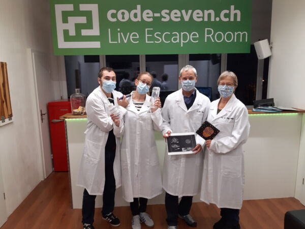 Die Gruppe H2O2 hat den Live Escape Room erfolgreich geschafft