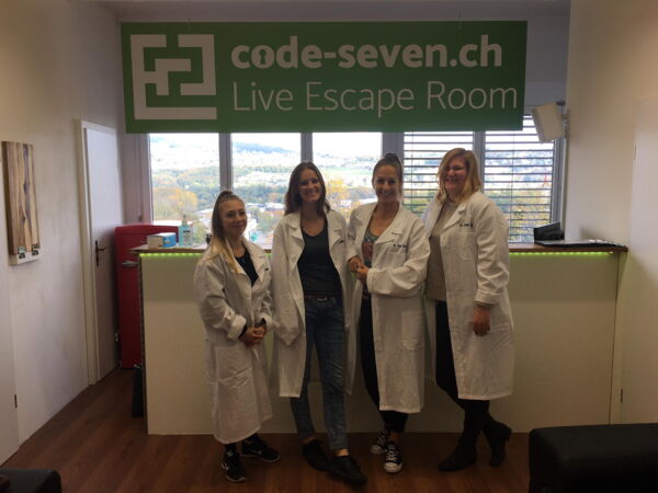 Die Gruppe Bumblebees hat den Live Escape Room erfolgreich geschafft