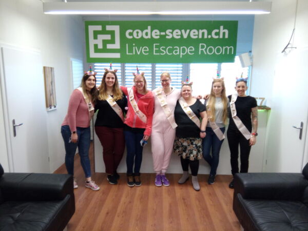 Die Gruppe Eini's 7+ einhalb hat den Live Escape Room erfolgreich geschafft