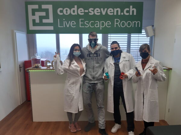 Die Gruppe Die Radlager hat den Live Escape Room erfolgreich geschafft