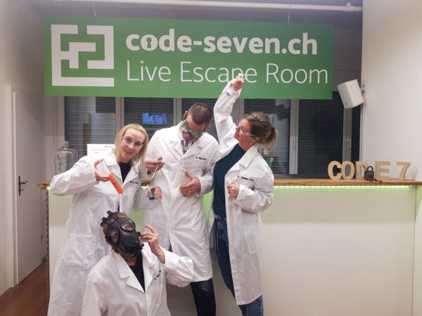 Die Gruppe BASS hat den Live Escape Room erfolgreich geschafft