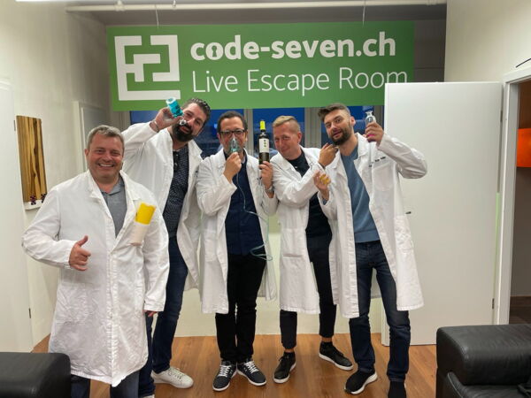 Die Gruppe Young Boys hat den Live Escape Room erfolgreich geschafft