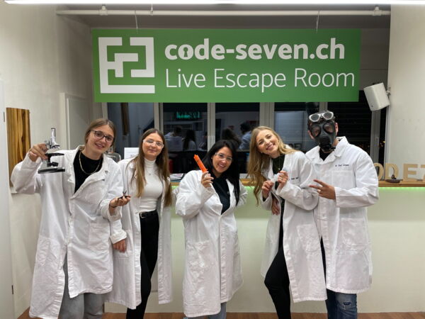 Die Gruppe Kingis hat den Live Escape Room erfolgreich geschafft